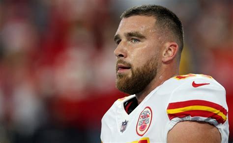 travis kelce age and weight
